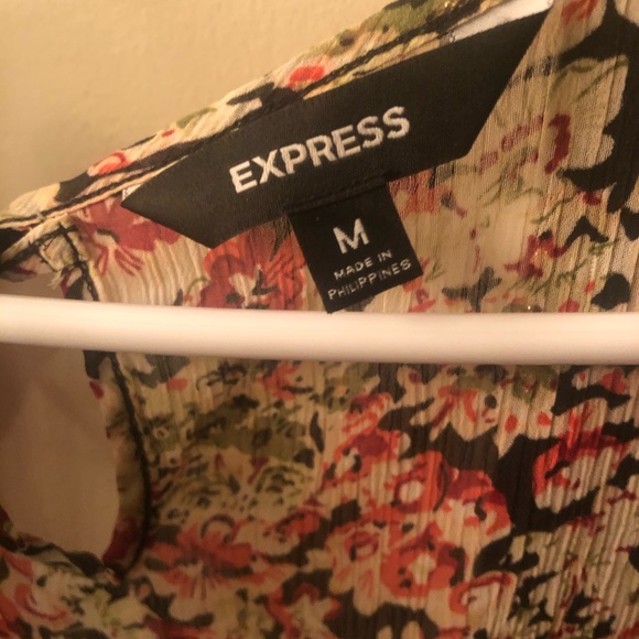 Women’s Express Shimmer Ruffle Tank - Picture 3 of 3